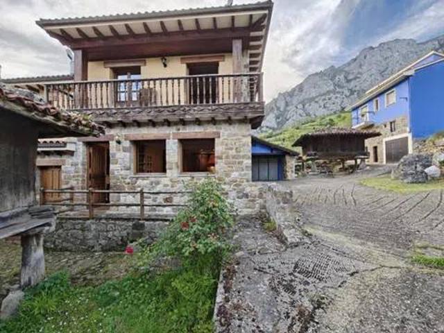 Casa rústica / Caserío en Venta en Quirós