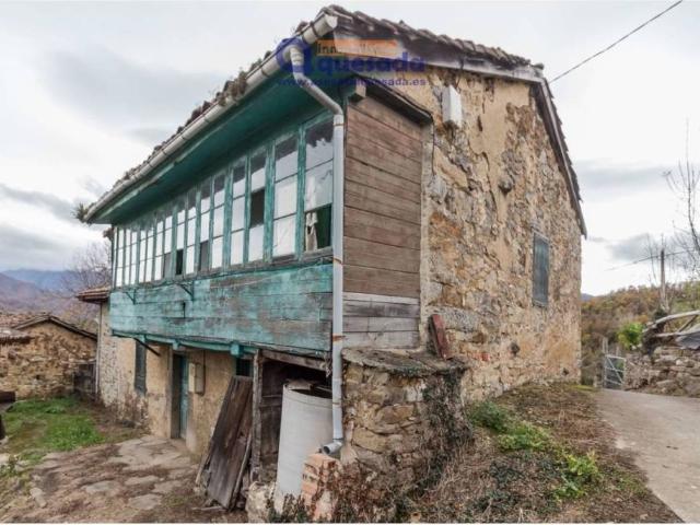 Casa rústica / Caserío en Venta en Quirós