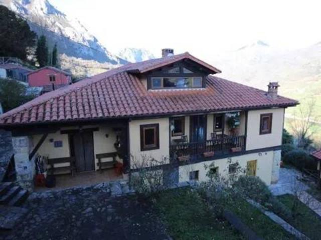 Casa rústica / Caserío en Venta en Quirós