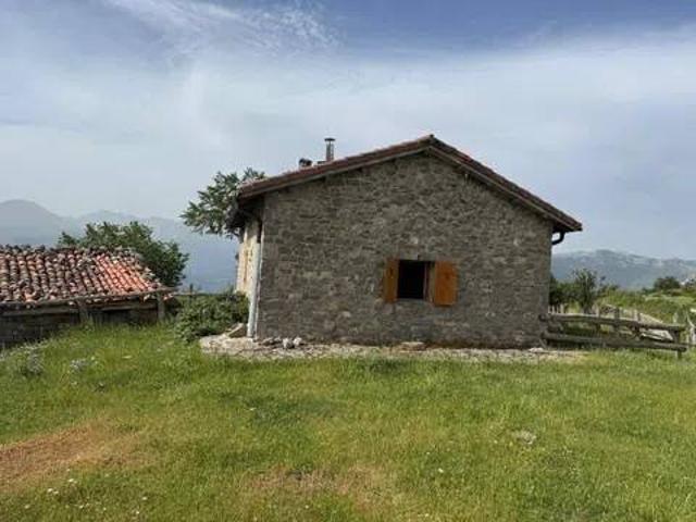 Casa rústica / Caserío en Venta en Quirós