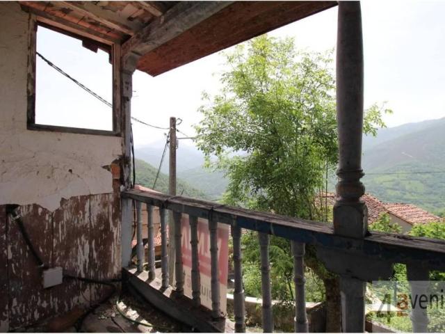 Casa rústica / Caserío en Venta en Quirós