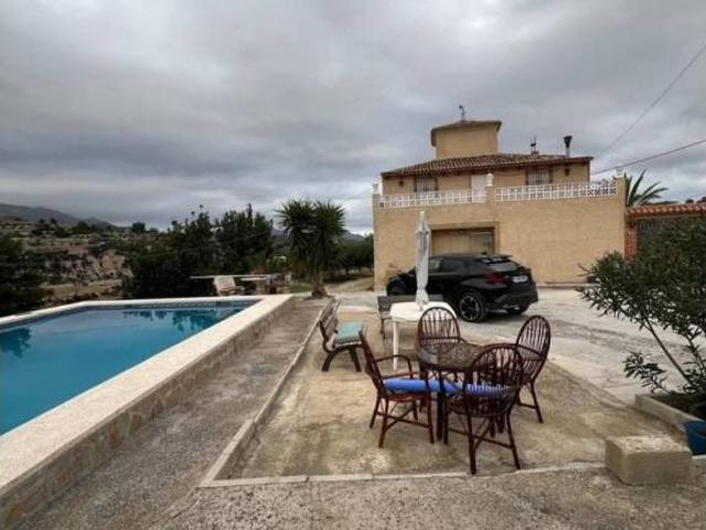 Casa rústica / Caserío en Venta en Relleu