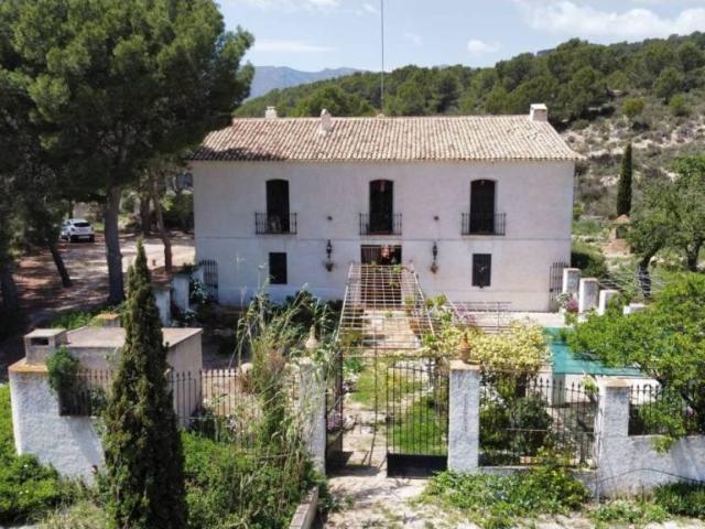 Casa rústica / Caserío en Venta en Relleu