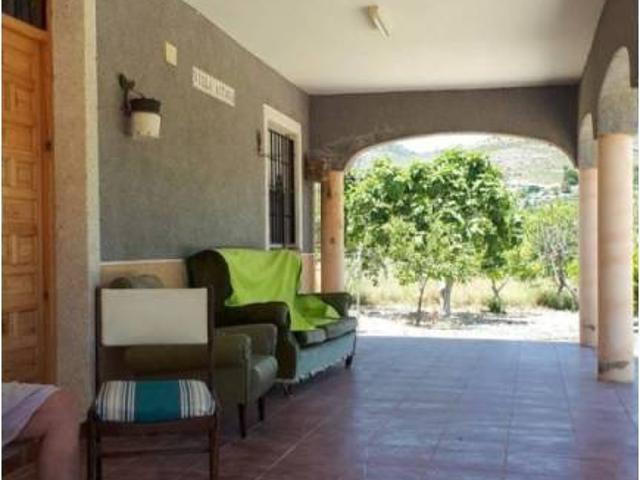 Casa rústica / Caserío en Venta en Relleu