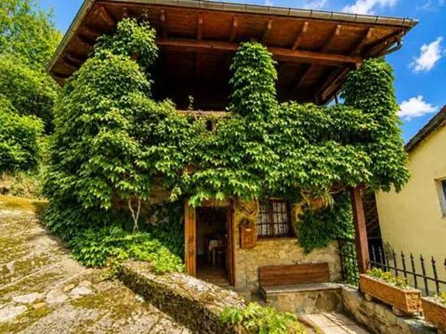 Casa rústica / Caserío en Venta en Riosa