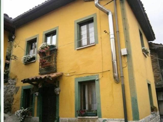 Casa rústica / Caserío en Venta en Riosa