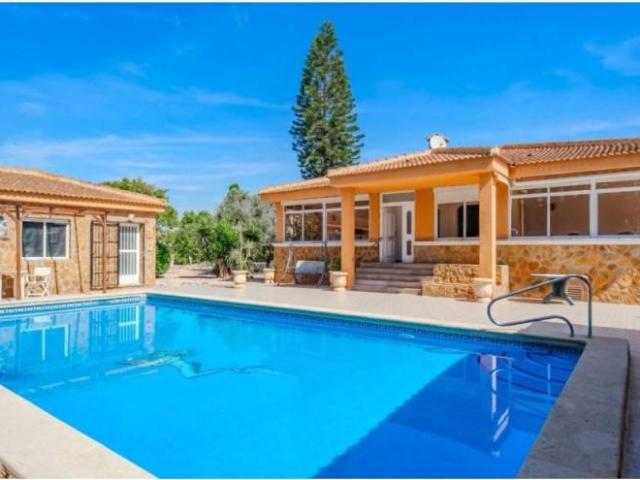 Casa rústica / Caserío en Venta en Rojales