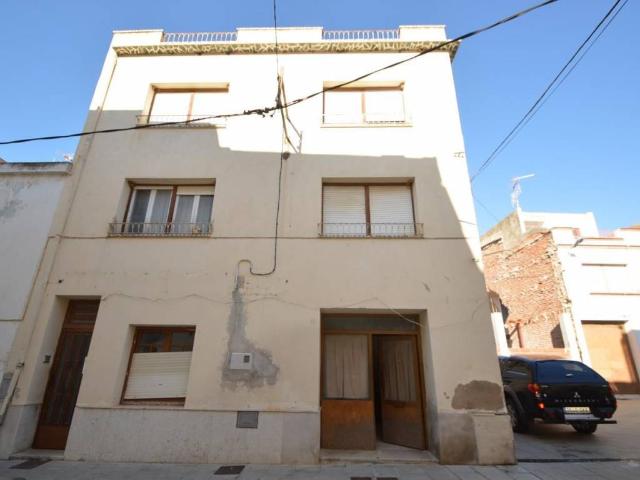 Casa rústica / Caserío en Venta en Rossell