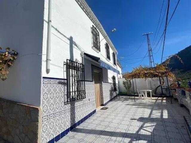 Casa rústica / Caserío en Venta en Rute