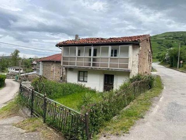 Casa rústica / Caserío en Venta en Santiurde de Reinosa