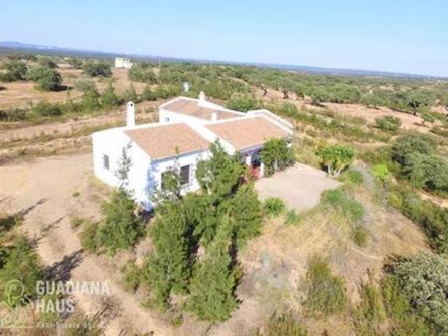 Casa rústica / Caserío en Venta en San Silvestre de Guzmán