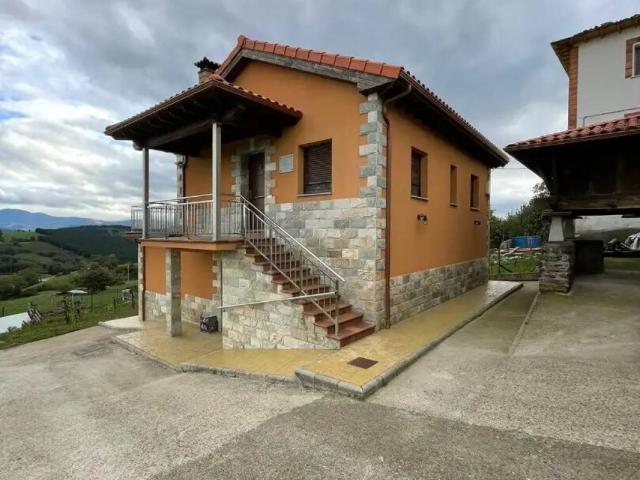 Casa rústica / Caserío en Alquiler en Tineo