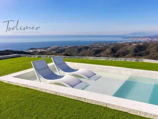 Casa rústica / Caserío en Alquiler en Torrox