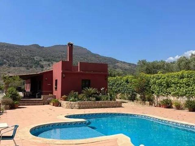 Casa rústica / Caserío en Alquiler en Vélez de Benaudalla