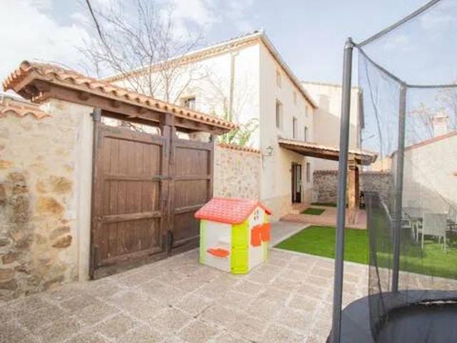 Casa rústica / Caserío en Alquiler en Cerezo de Abajo
