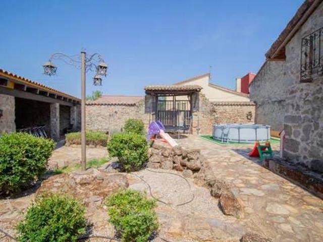 Casa rústica / Caserío en Alquiler en Fresnedilla
