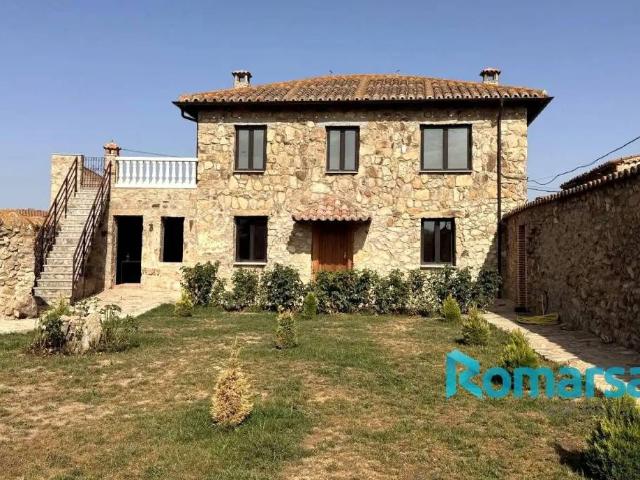 Casa rústica / Caserío en Alquiler en Gemuño
