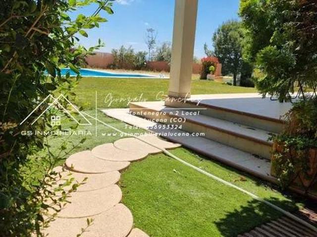 Casa rústica / Caserío en Alquiler en Lucena
