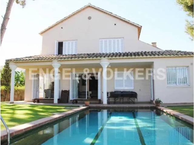 Casa rústica / Caserío en Alquiler en Sitges
