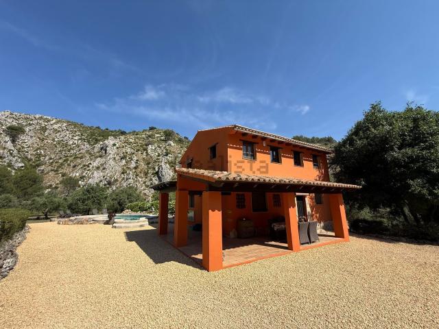 Casa rústica, Castell de Castells