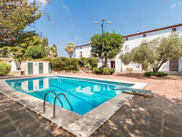 Casa rústica, Castellet i la Gornal