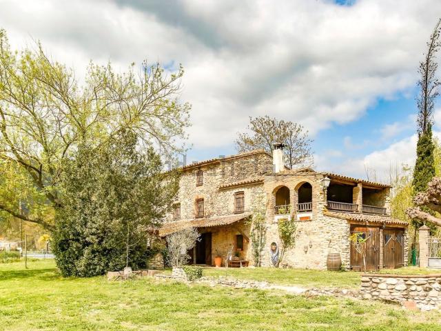 Casa rústica, Anglès