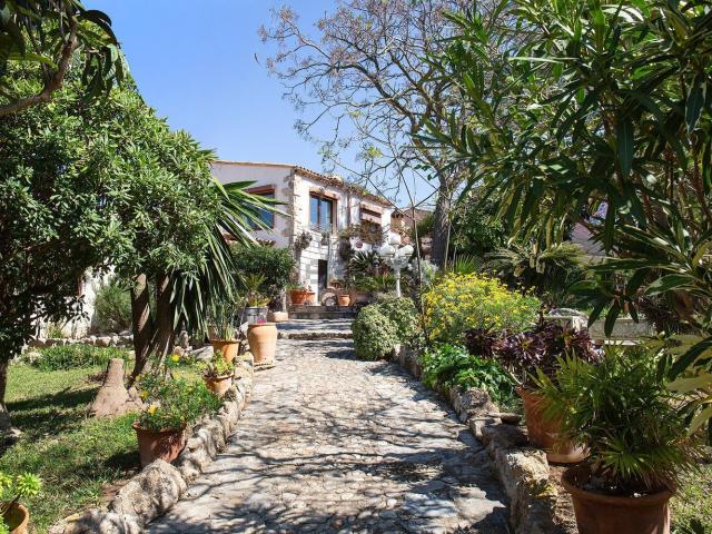 Casa rústica, Arta