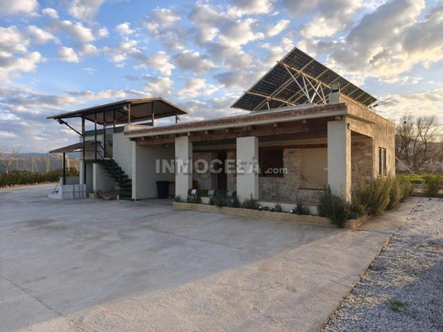 Casa rústica, Baza