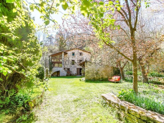 Casa rústica, Gombrèn