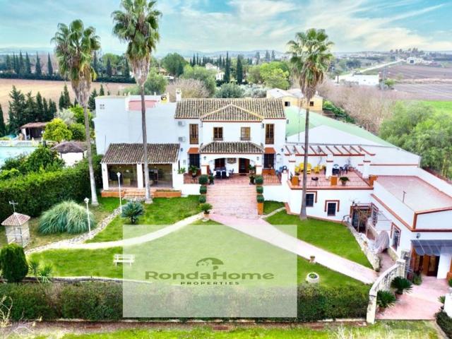 Casa rústica de alto standing de 4 dormitorios en venta Villamartín, España