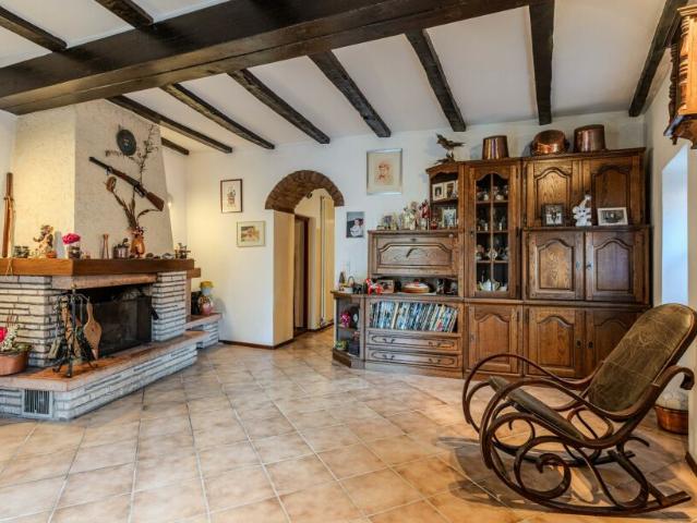 CASA RUSTICA DI CHARME 4.5 LOCALI A CABBIO