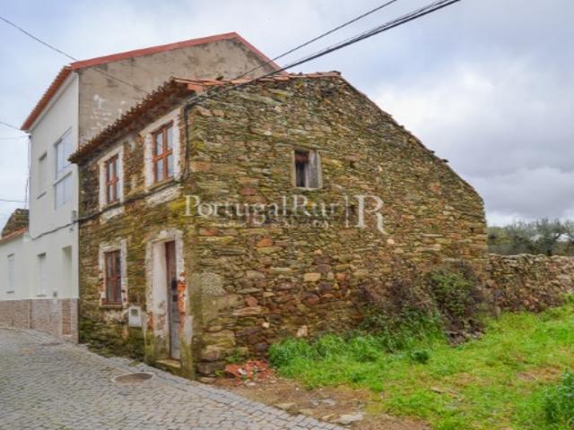 Casa Rústica em Benquerenças para restauro, a 10 minutos da cidade de castelo Branco