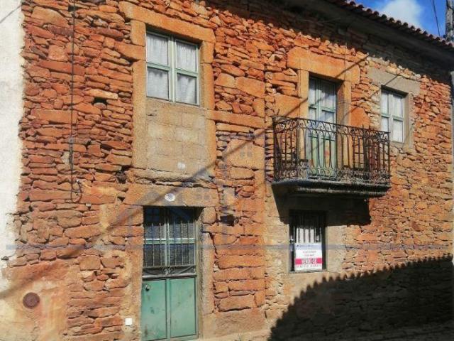 Casa Rustica em Pedra + Armazém + Terreno 5.500M2 Carviçais Torre de Moncorvo | 26084079474