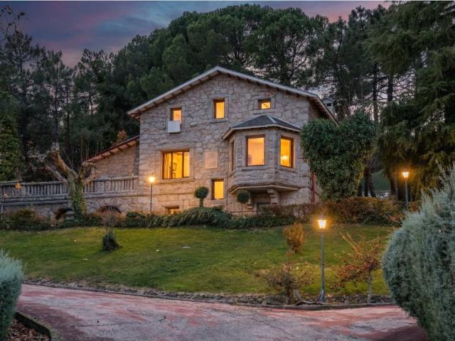Casa rustica en venta en Guadarrama