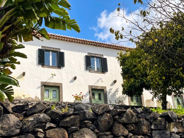 Casa Rústica Encantadora com Vista para o Mar – Ilha da Made. 203m² Calheta