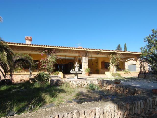 Casa rústica, L&apos Ampolla