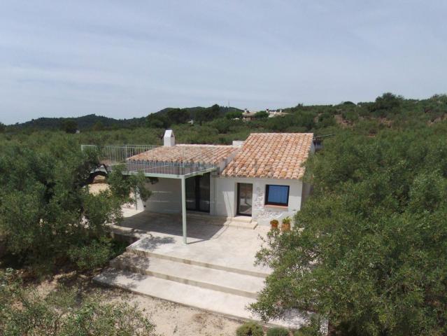 Casa rústica, L&apos Ampolla