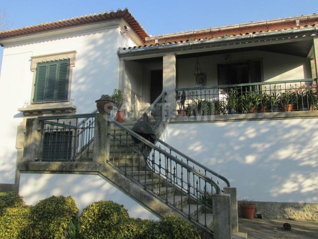 Casa rústica, Muro