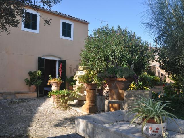 Casa rústica, Muro