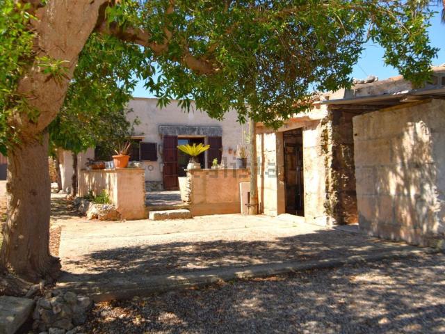 Casa rústica, Muro