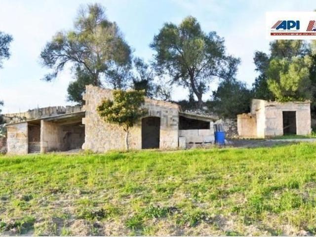 Casa rústica, Muro
