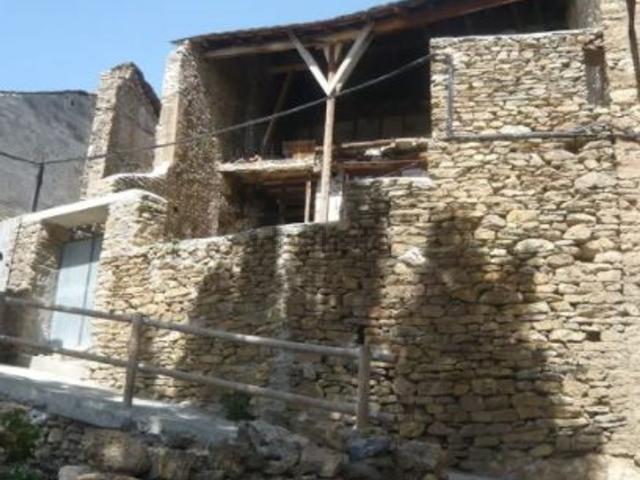Casa rústica, Sort