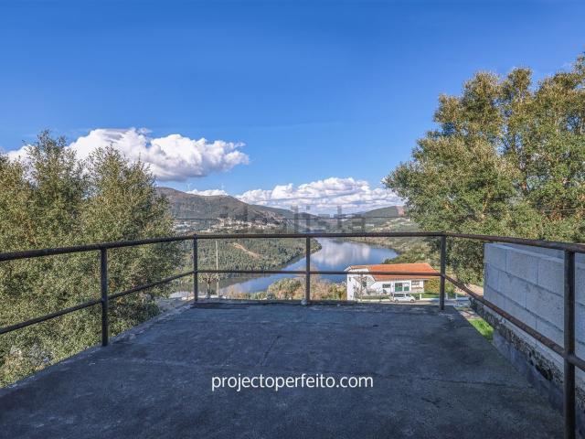 Casa rústica, Raiva Pedorido Paraíso
