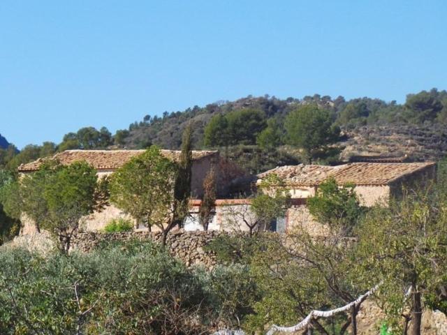 Casa rústica, Relleu