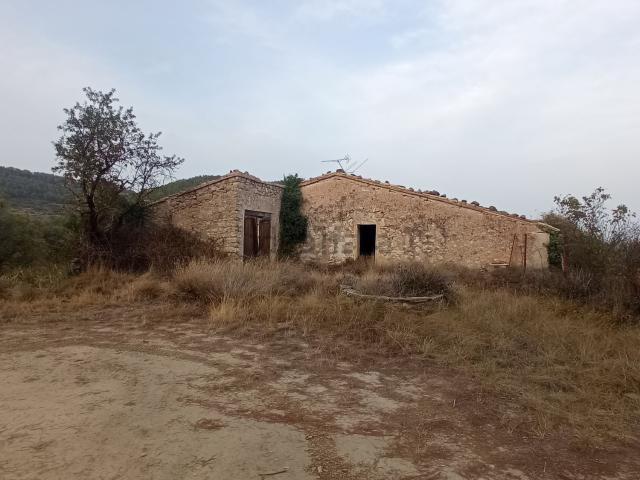 Casa rústica, Relleu
