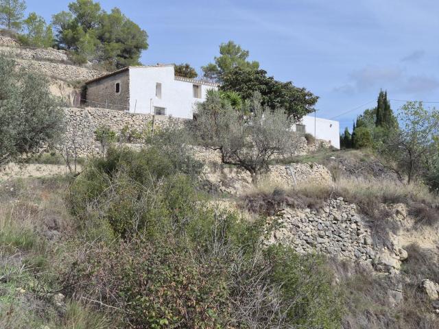 Casa rústica, Relleu