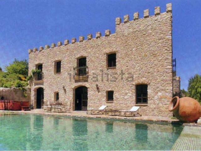 Casa rústica, Relleu