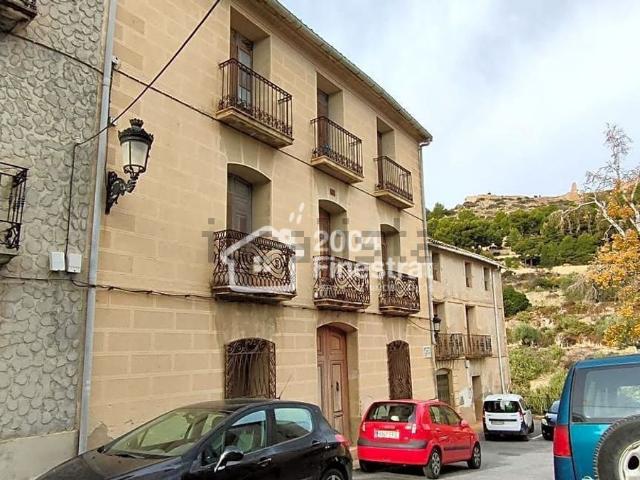 Casa rústica, Relleu
