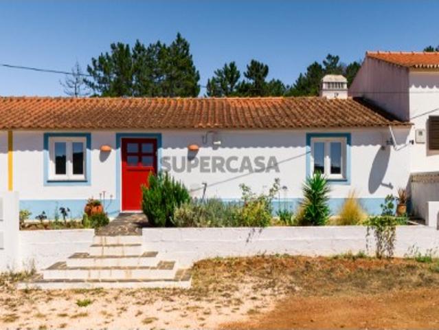 Casa rústica renovada com terraço em Aljezur