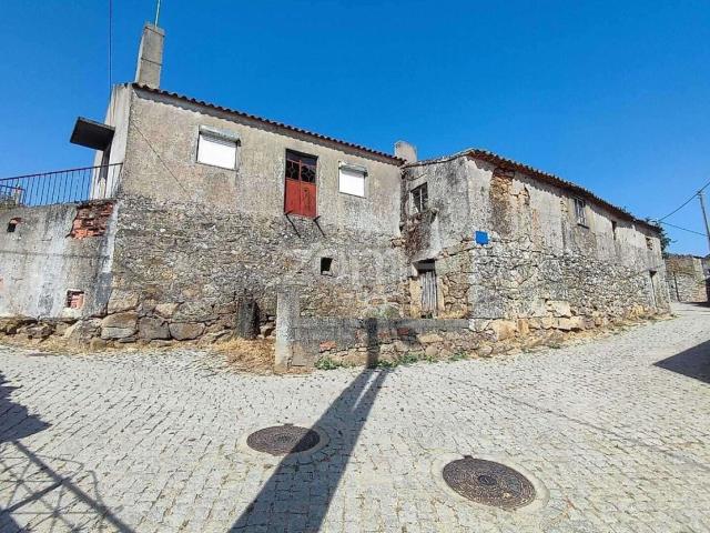 Casa Rústica T3 Autêntica para Reforma no Interior de Beira